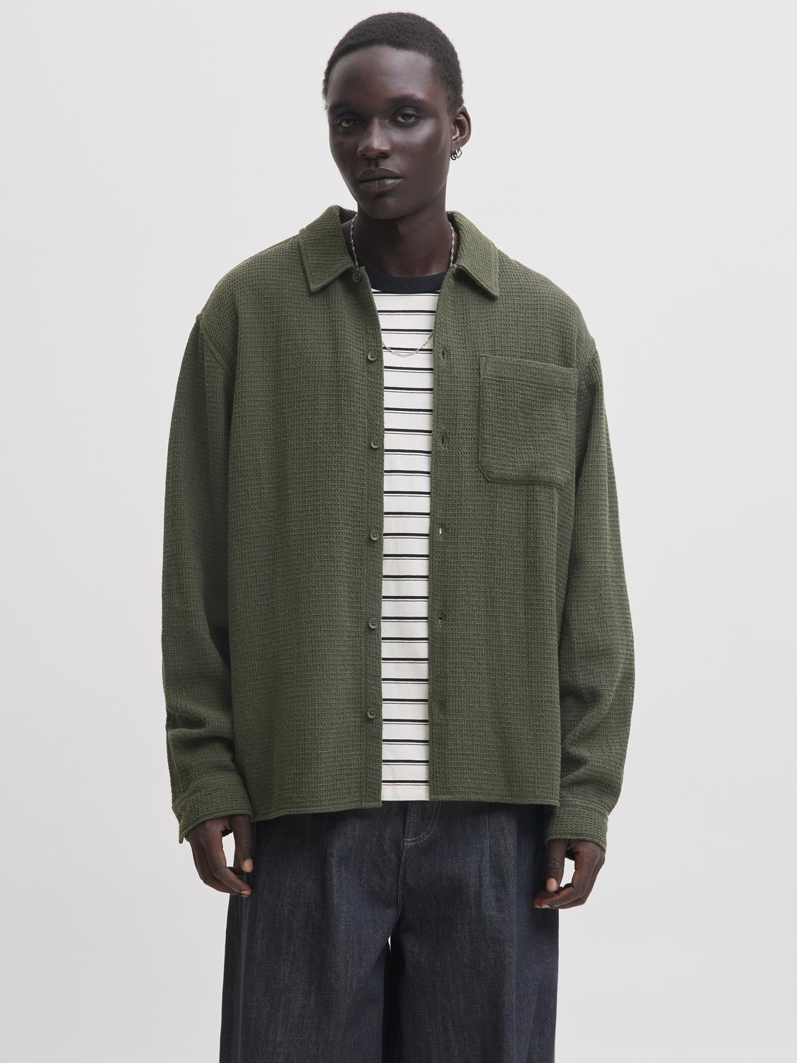 model_shot-front